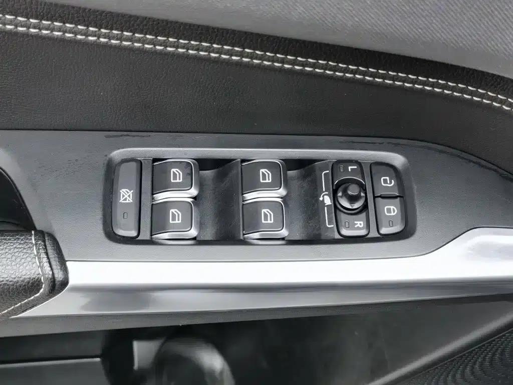 Lynk & Co 01 2017 2.0T 2WD Pro Edition — миниатюра 9