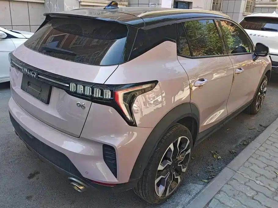 Lynk & Co 06 2021 1.5T Shero Pink Special Edition — миниатюра 3