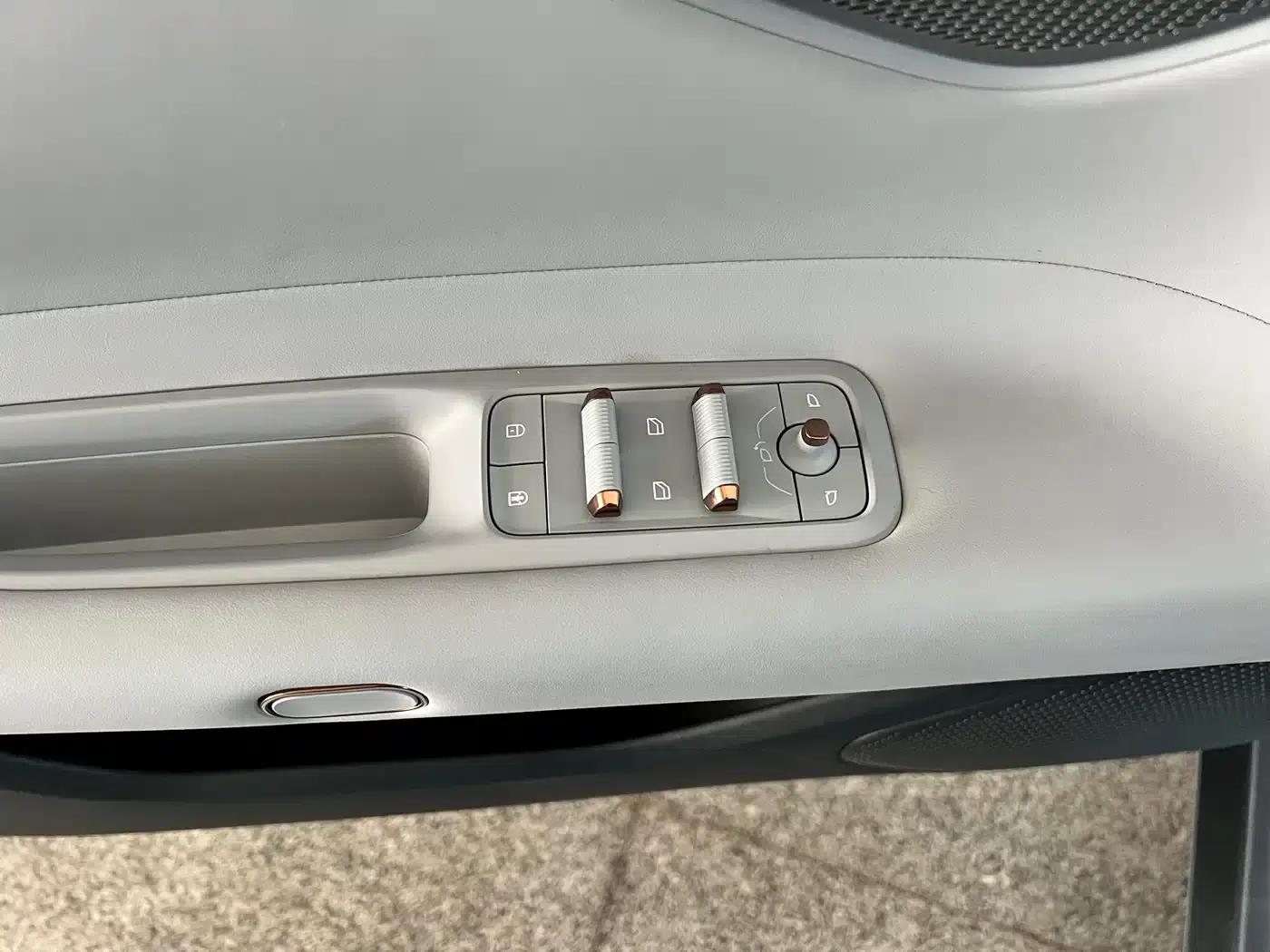 Lynk & Co Z10 2024 Model 95kWh 702km AWD Intelligent Driving Ultra — миниатюра 14