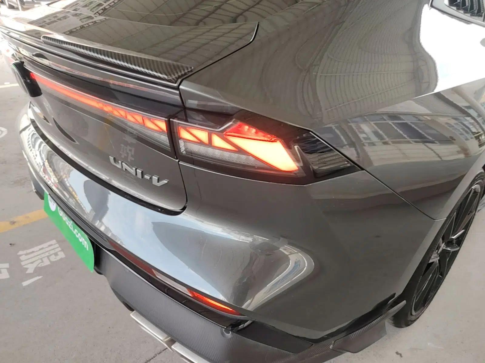CHANGAN UNI-V 2024 1.5T Prestige Sport Edition — миниатюра 9