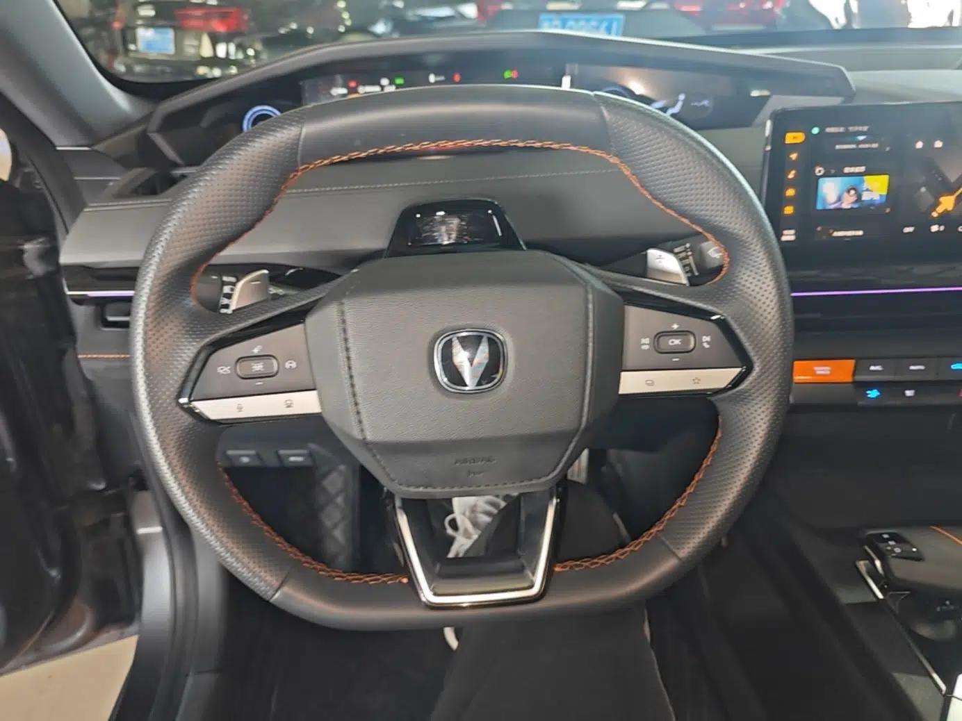 CHANGAN UNI-V 2024 1.5T Prestige Sport Edition — миниатюра 13