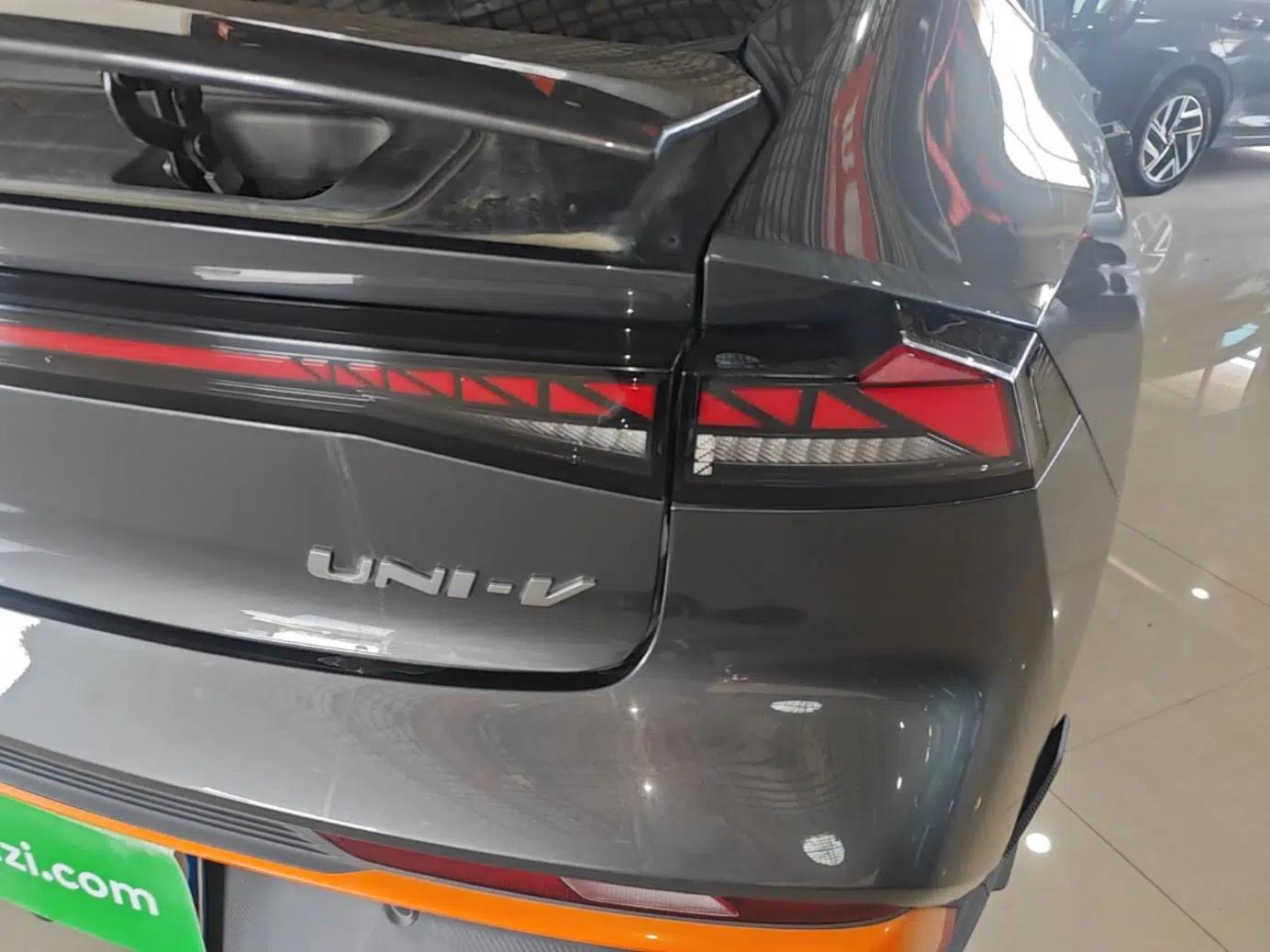 CHANGAN UNI-V 2024 1.5T Prestige Sport Edition — миниатюра 9