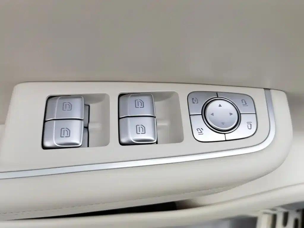 Li Auto ONE 2020 Extended Range 6-Seater — миниатюра 9