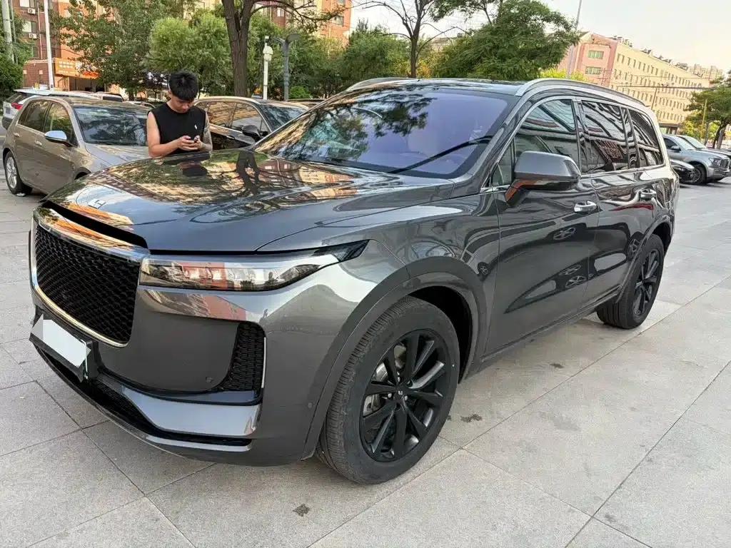 Li Auto ONE 2020 Extended Range 6-Seater — миниатюра 1