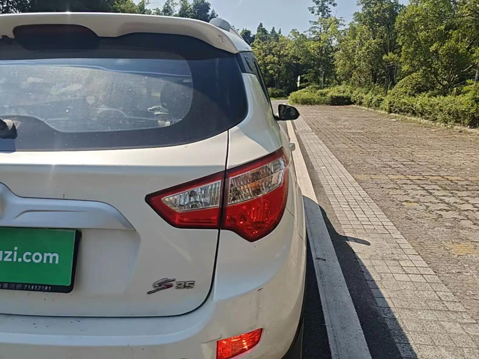 CHANGAN CS35 2015 1.6L Manual Luxury Model China IV Standard — миниатюра 9