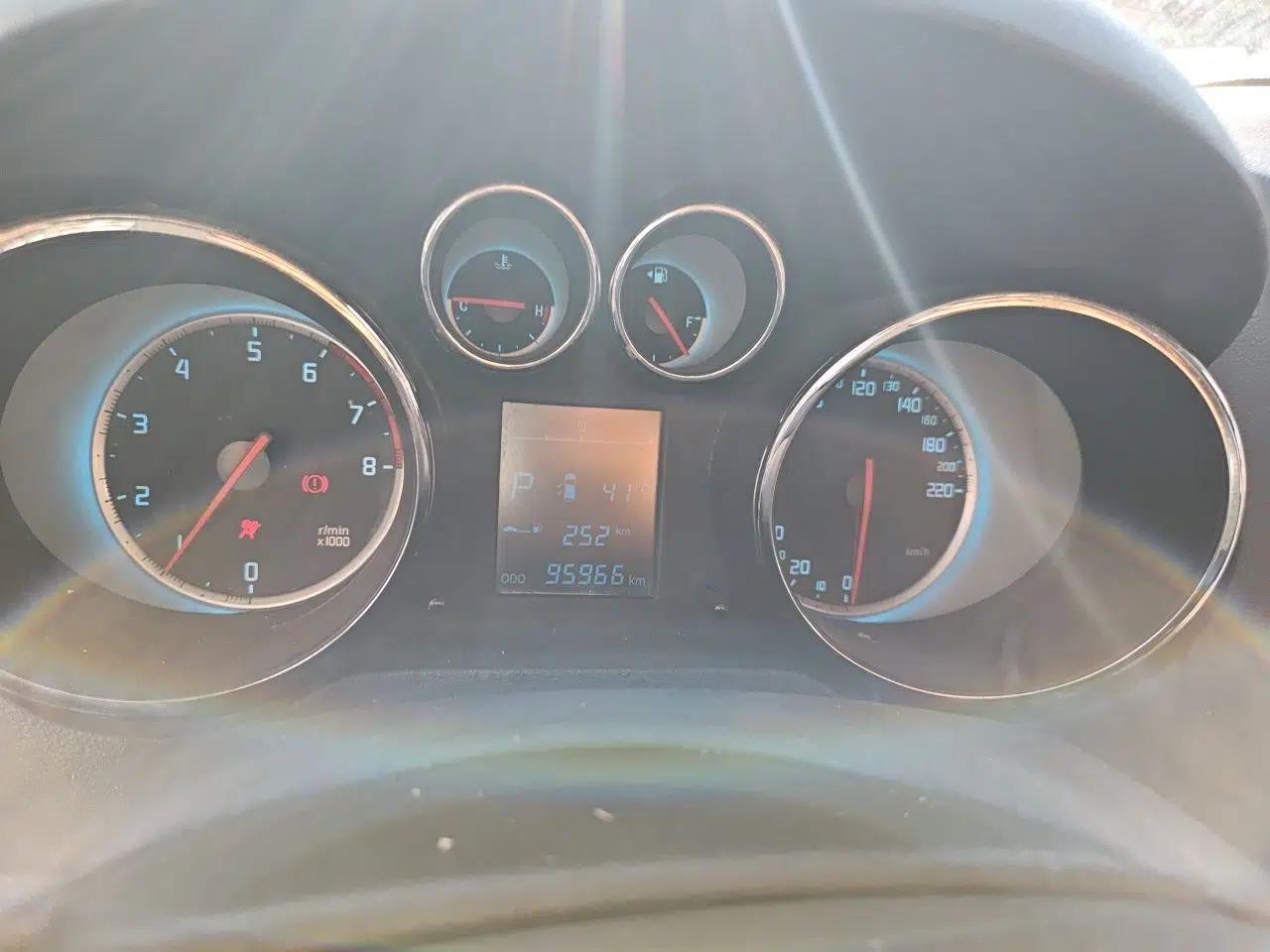 CHANGAN CS35 2015 1.6L Automatic Luxury Model China IV Standard — миниатюра 11