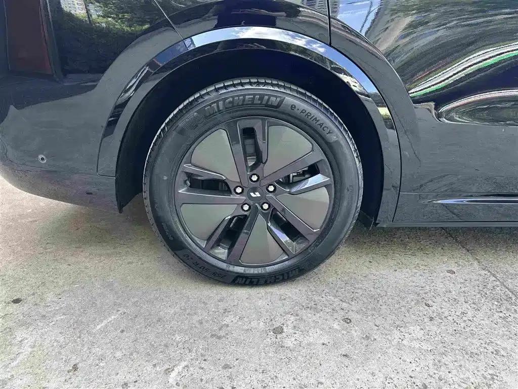 Li Auto L8 2024 Max — миниатюра 15
