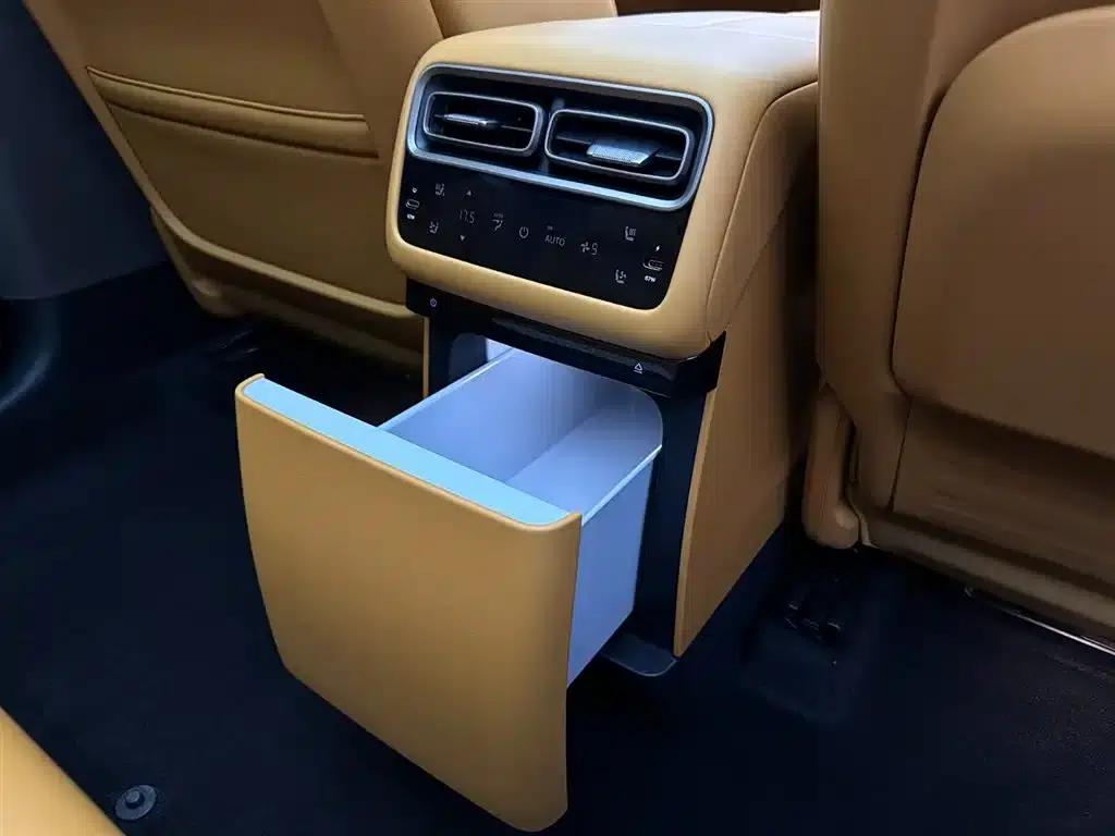 Li Auto i6 2025 Two-Wheel Drive Standard Edition — миниатюра 23