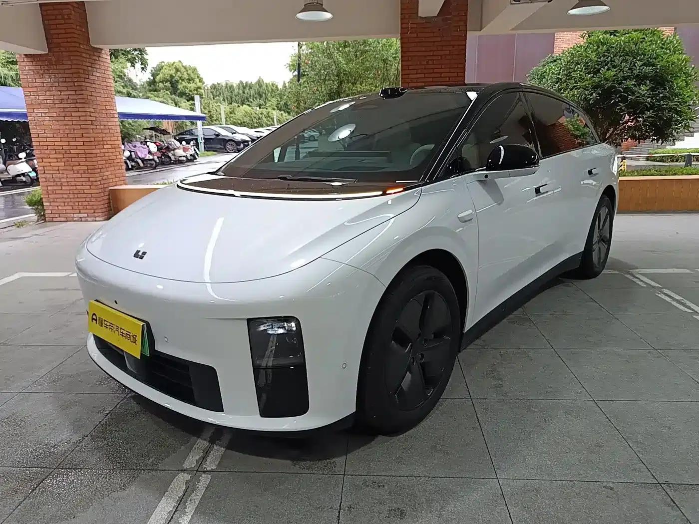 Li Auto i6 2025 Two-Wheel Drive Standard Edition — миниатюра 1