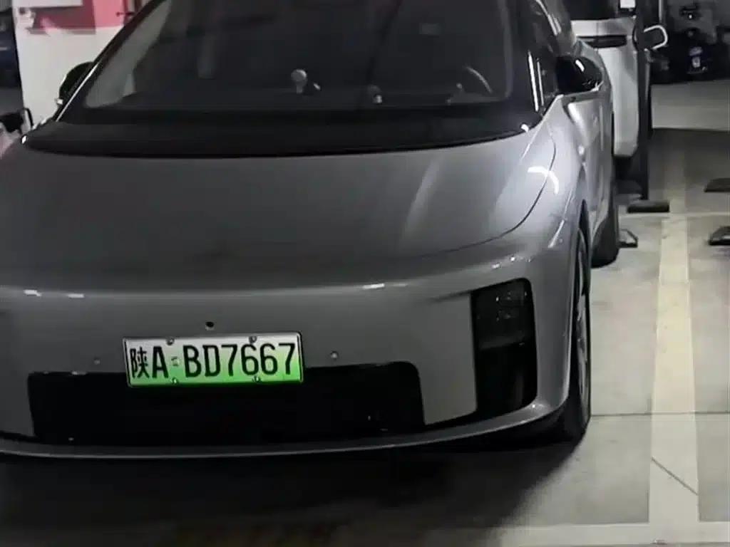 Li Auto i8 2025 Standard Edition — миниатюра 1