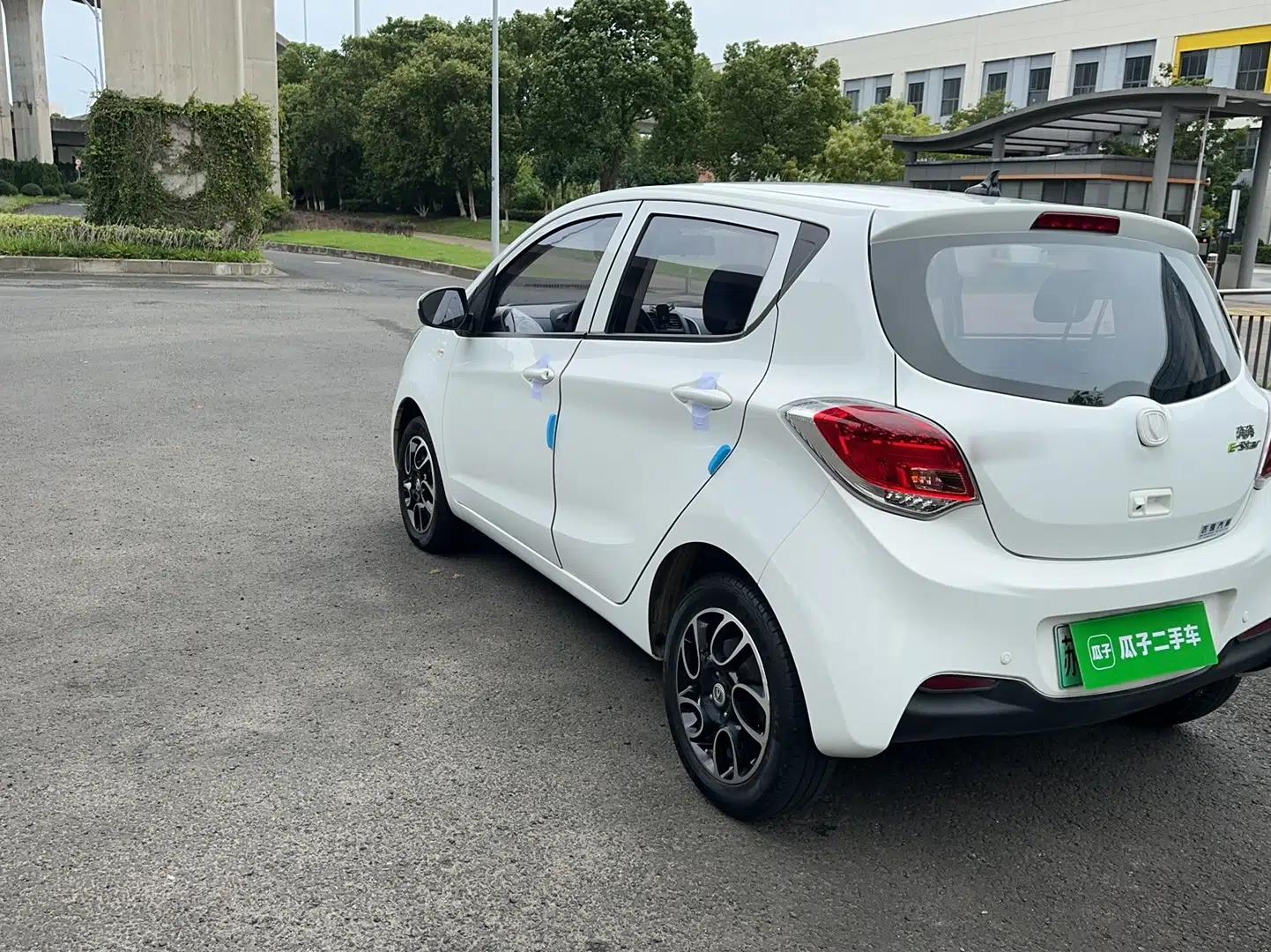 CHANGAN Benni E-Star 2021 National Edition Colorful Version Lithium Iron Phosphate (31.18 kWh) — миниатюра 12