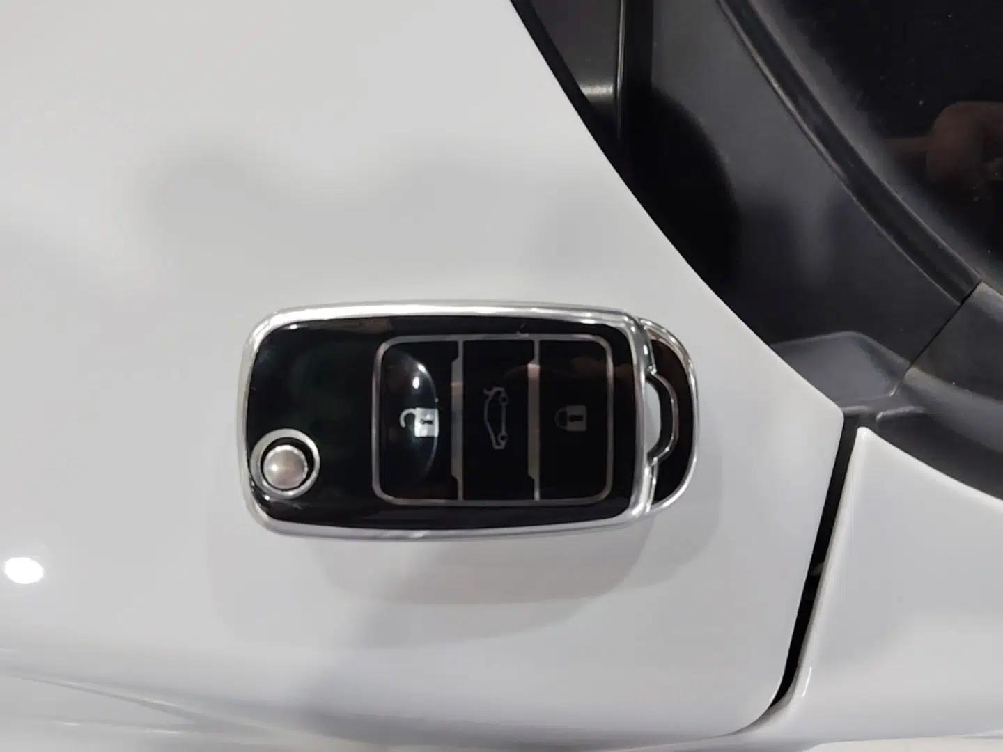 CHANGAN Benni E-Star 2021 National Edition Colorful Version Lithium Iron Phosphate (31.18 kWh) — миниатюра 29
