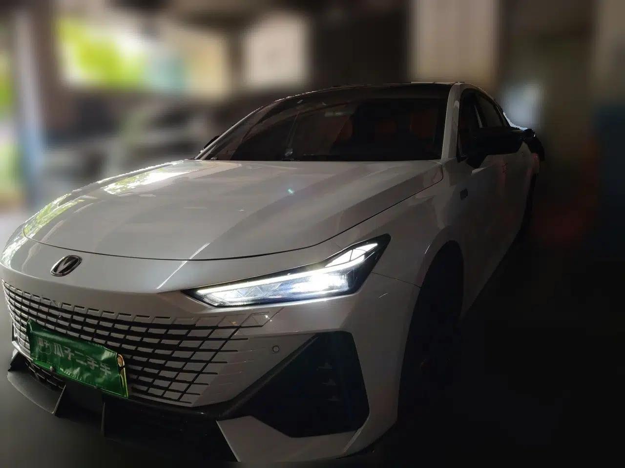 CHANGAN UNI-V iDD 2023 ZhiDian iDD 1.5T 113km ZhiKu Model — миниатюра 1