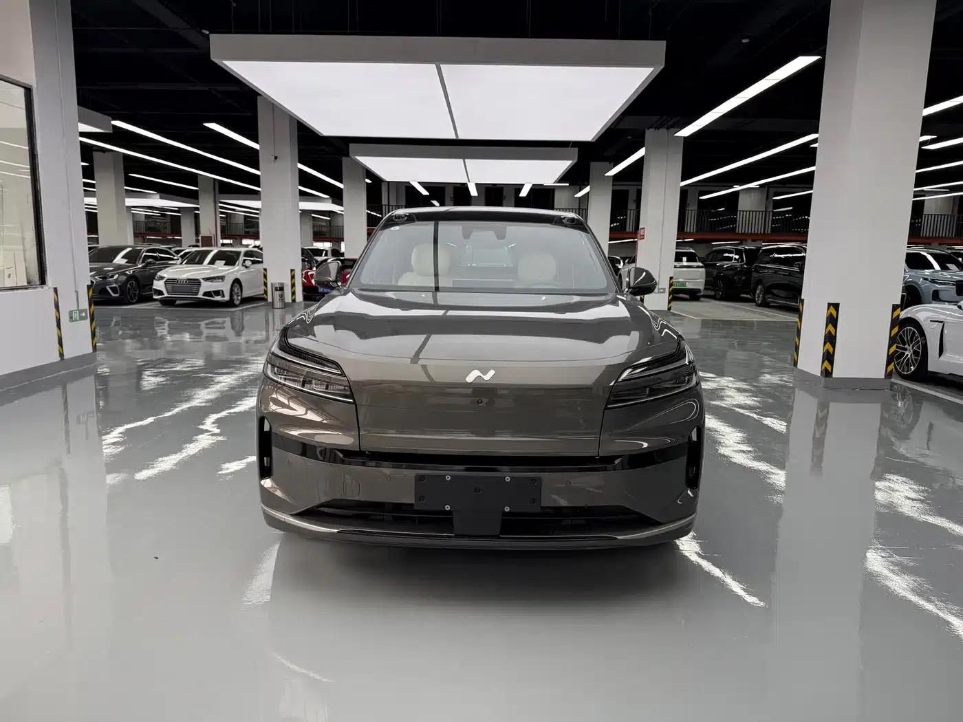 2025 Chevrolet L90 Ultra 7-Seater — миниатюра 2