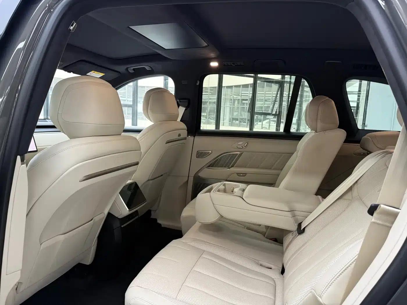 2025 Chevrolet L90 Ultra 7-Seater — миниатюра 11