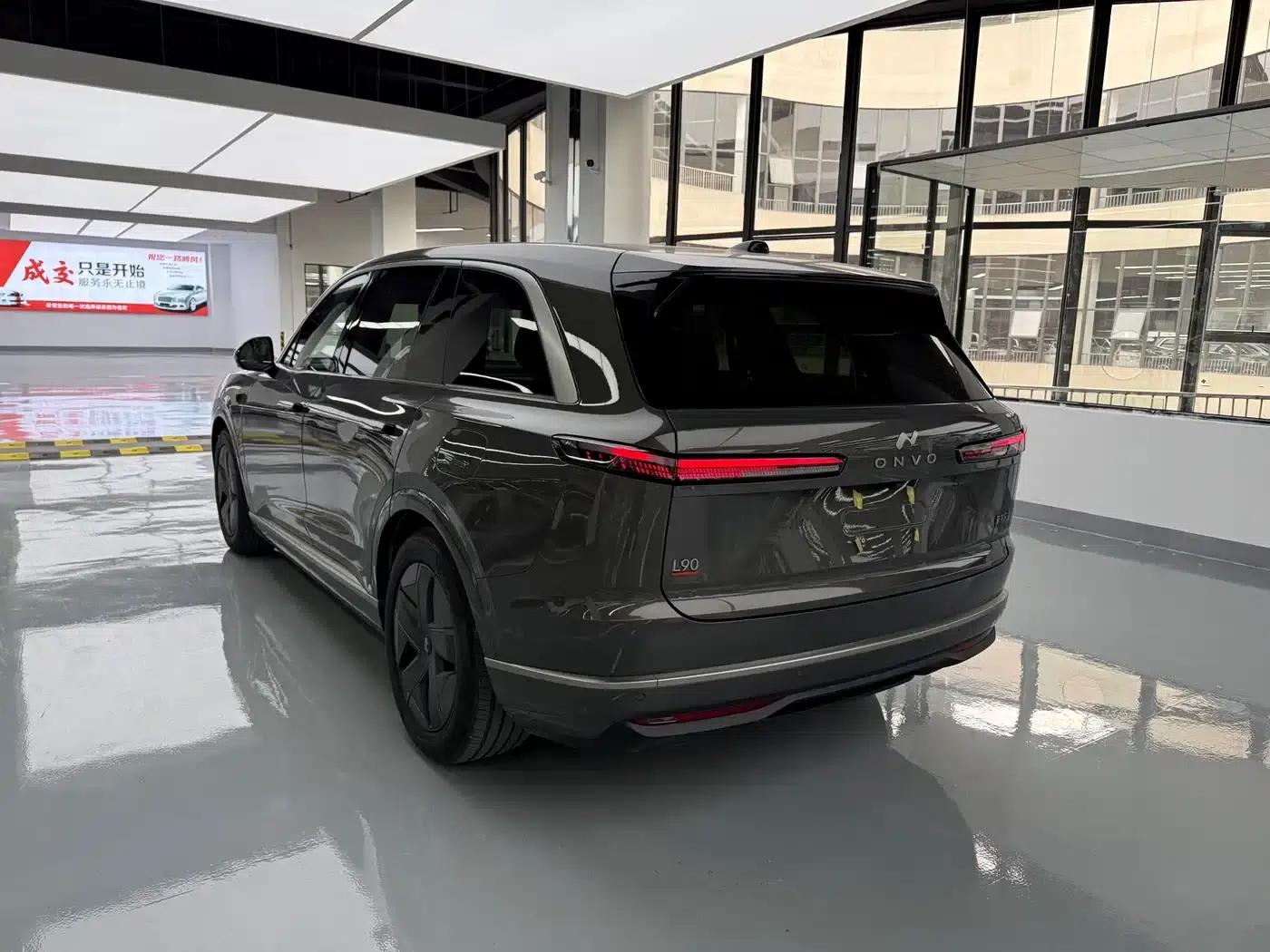 2025 Chevrolet L90 Ultra 7-Seater — миниатюра 14