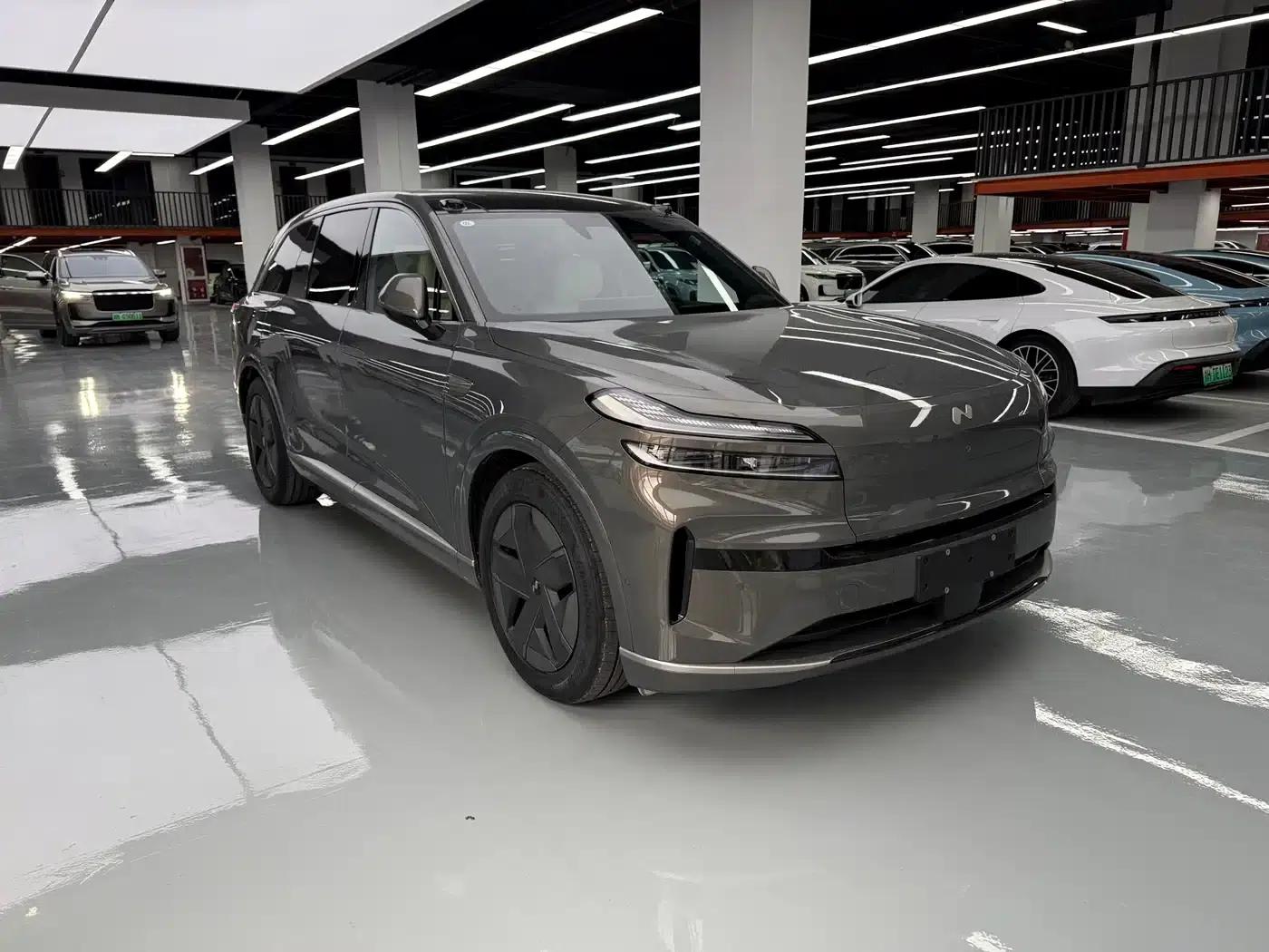2025 Chevrolet L90 Ultra 7-Seater — миниатюра 3