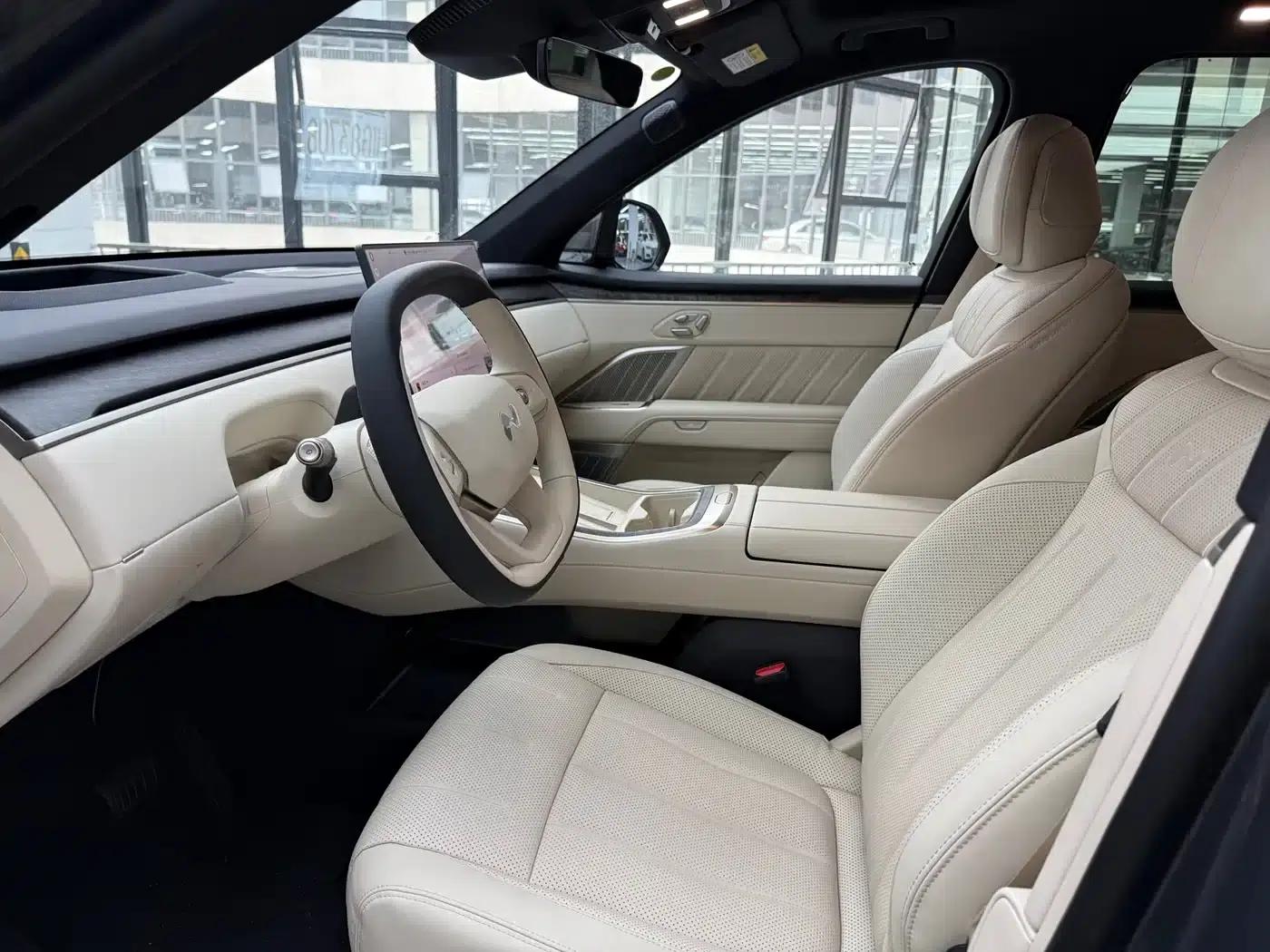 2025 Chevrolet L90 Ultra 7-Seater — миниатюра 4