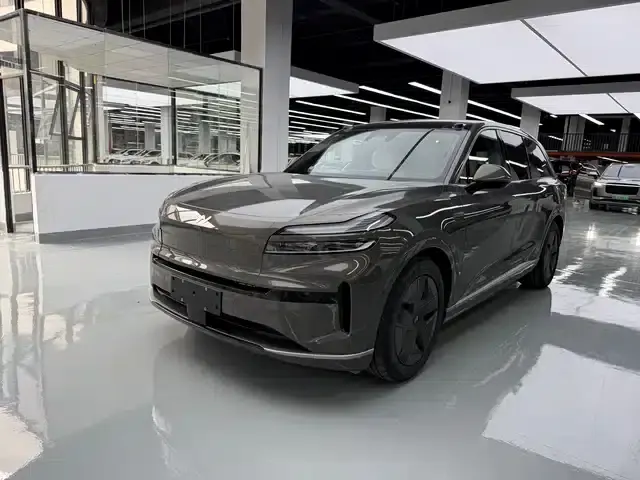 2025 Chevrolet L90 Ultra 7-Seater