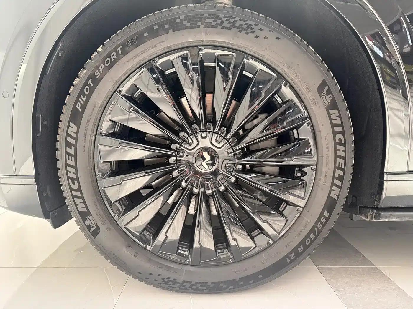 2026 Chevrolet L90 Ultra+ Six-Seat Version — миниатюра 16