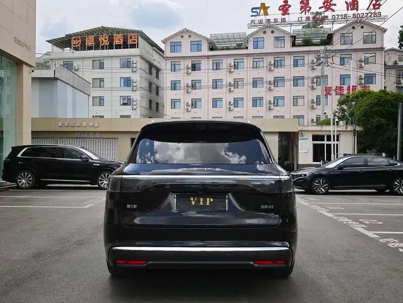 Wenjie M8 2025 Extended Range Ultra 6-Seat 4WD (192-line LiDAR) — миниатюра 5