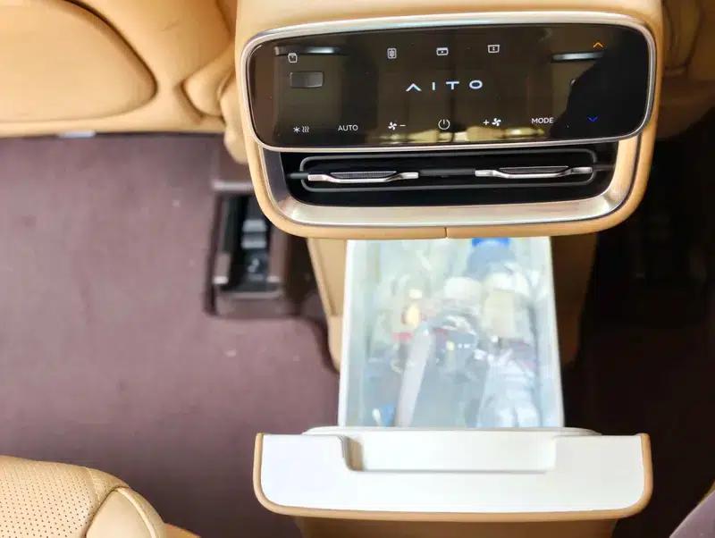 Wenjie M8 2025 Extended Range Ultra 6-Seat 4WD (192-line LiDAR) — миниатюра 9
