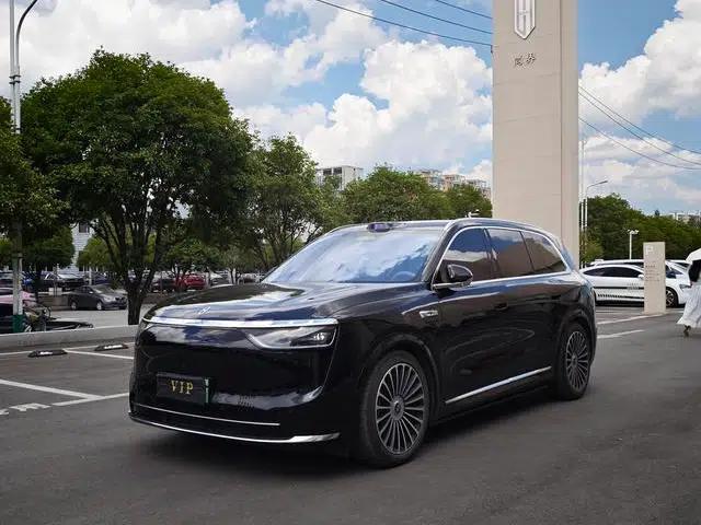 Wenjie M8 2025 Extended Range Ultra 6-Seat 4WD (192-line LiDAR)