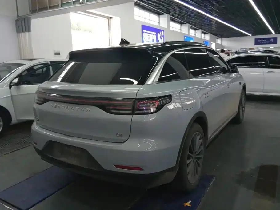 Leapmotor C11 2024 Range Extended 300 Premium Edition — миниатюра 3