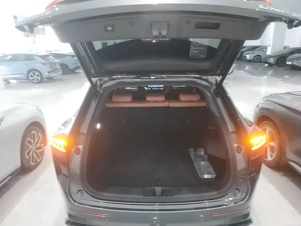 CHANGAN UNI-Z New Energy 2024 Blue Whale Smart Electric iDD 125km Beyond Edition — миниатюра 22