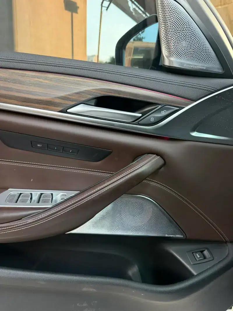 2019 BMW 5 Series Facelift 530Li Leading Edition M Sport Package — миниатюра 7
