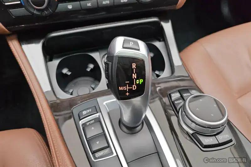 BMW 5 Series 2017 525Li Leading Edition — миниатюра 14