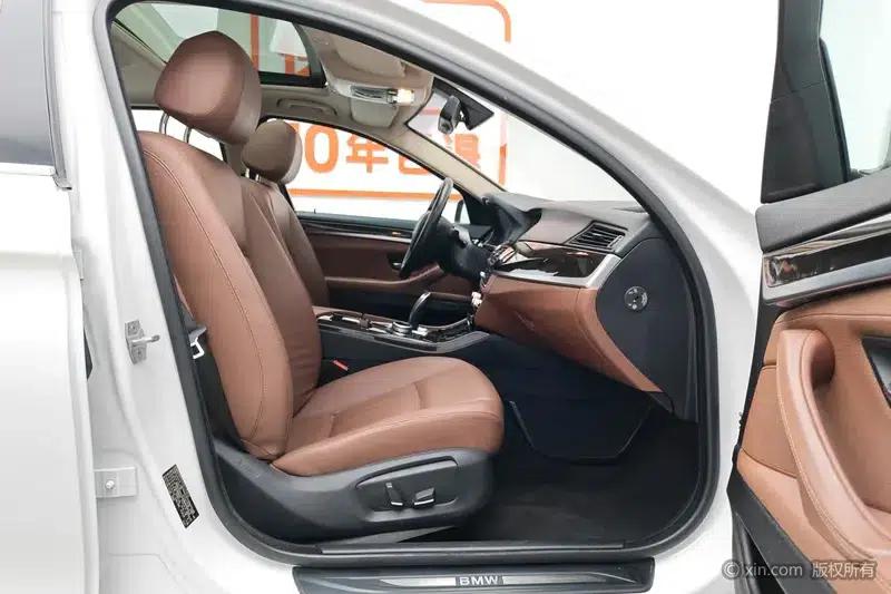 BMW 5 Series 2017 525Li Leading Edition — миниатюра 18
