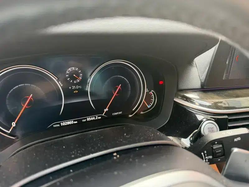 2018 BMW 5 Series Facelift 530Li Leading Edition M Sport Package — миниатюра 7