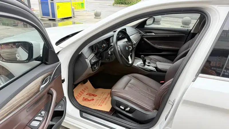 BMW 5 Series 2019 530Li Leading Luxury Package — миниатюра 20