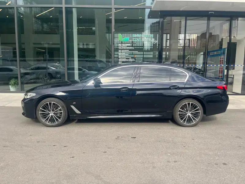 2022 BMW 5 Series 530Li Leading Edition M Sport Package — миниатюра 3