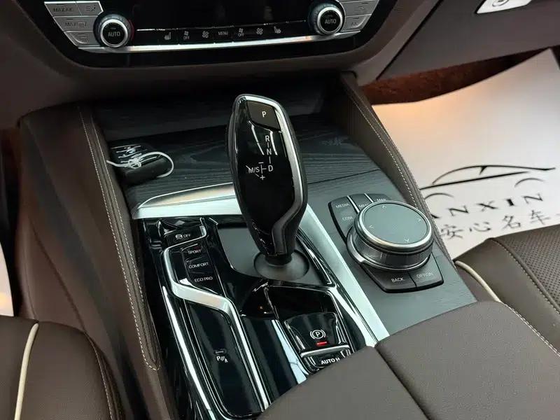 2023 BMW 5 Series 530Li Leading Edition M Sport Package — миниатюра 15