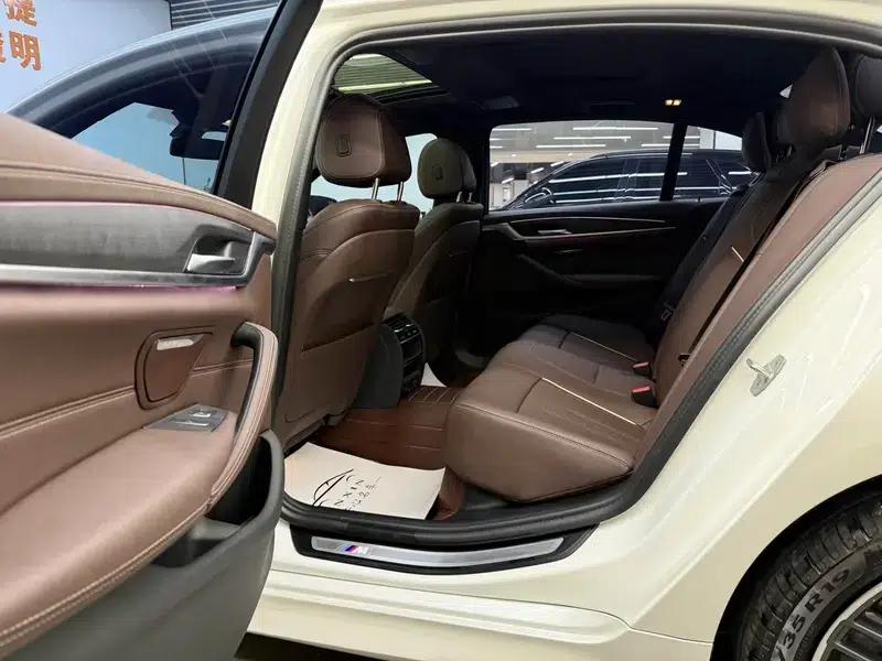 2023 BMW 5 Series 530Li Leading Edition M Sport Package — миниатюра 18
