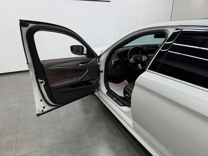 2023 BMW 5 Series 530Li Leading Edition M Sport Package — миниатюра 19