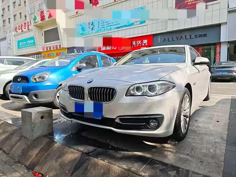 2017 BMW 5 Series 525Li Luxury Design Package — миниатюра 1