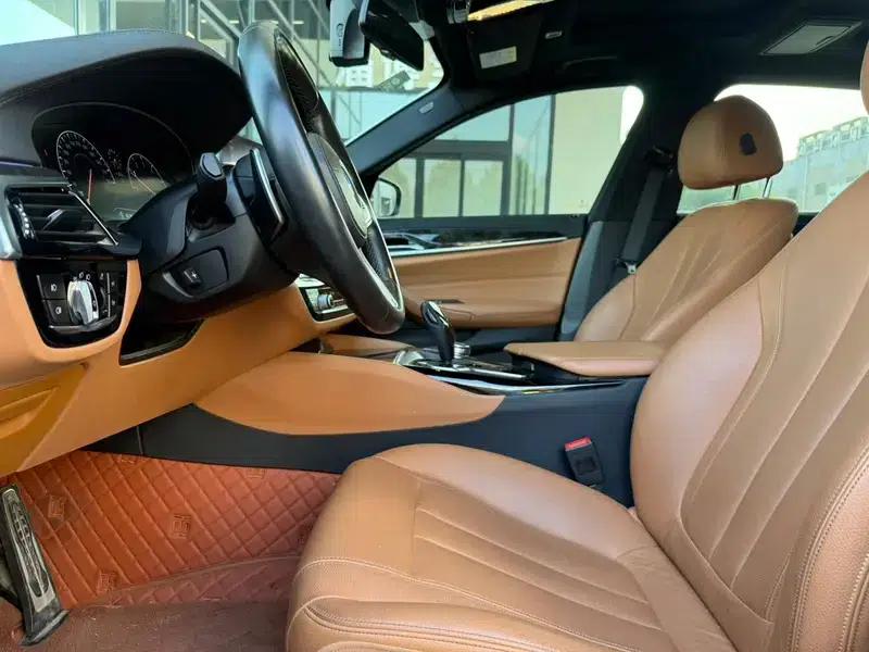 2019 BMW 5 Series 530Li Leading Edition M Sport Package — миниатюра 11
