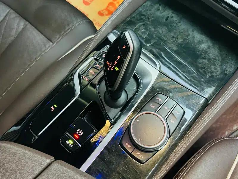 2021 BMW 5 Series 525Li Luxury Package — миниатюра 15
