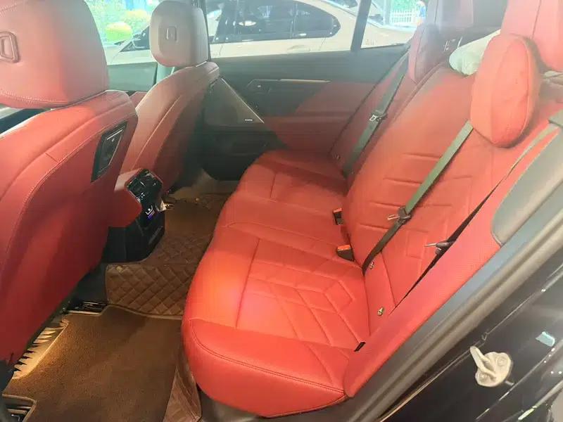 2025 BMW 5 Series 530Li Leading Edition M Sport Package — миниатюра 11