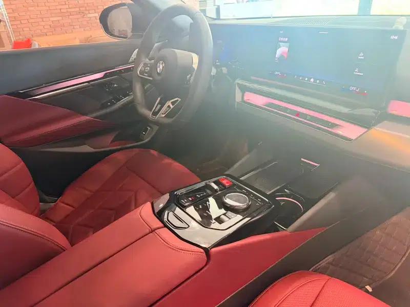 2025 BMW 5 Series 530Li Leading Edition M Sport Package — миниатюра 12