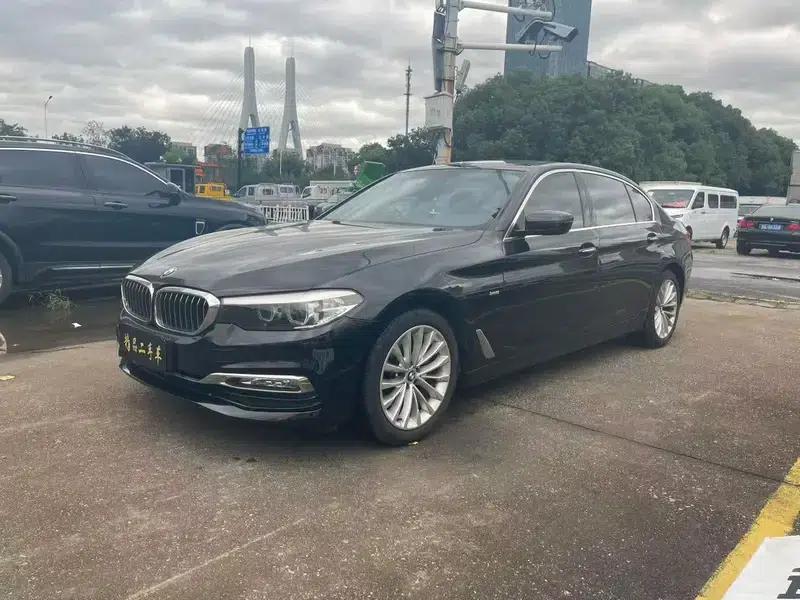2018 BMW 5 Series 525Li Luxury Package — миниатюра 1