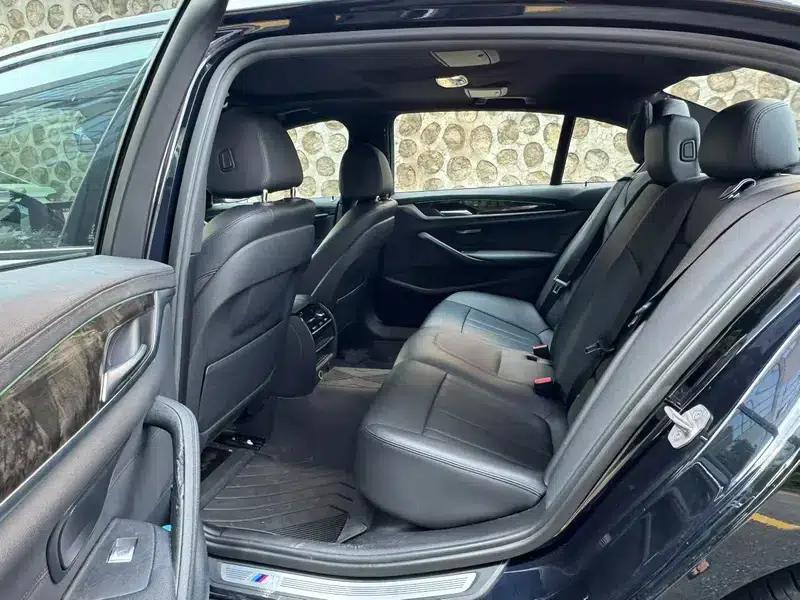 2018 BMW 5 Series 525Li M Sport Package — миниатюра 9