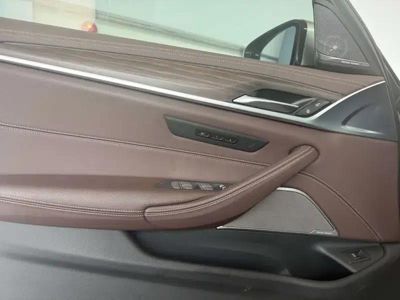 2021 BMW 5 Series 530Li Executive Luxury Package — миниатюра 11