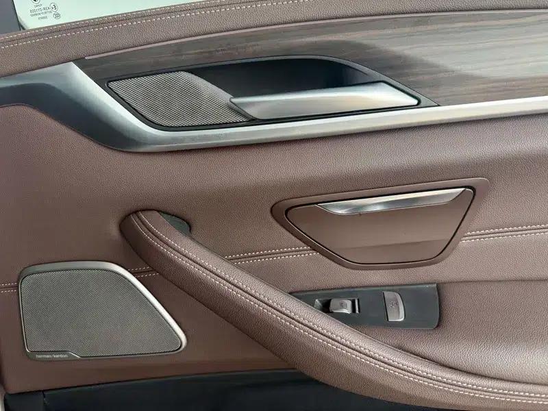 2021 BMW 5 Series 530Li Executive Luxury Package — миниатюра 12