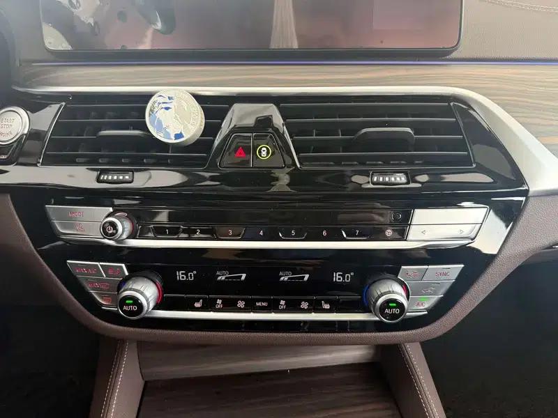 2021 BMW 5 Series 530Li Executive Luxury Package — миниатюра 14