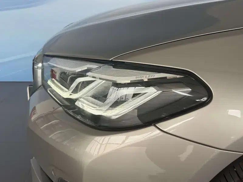 2021 BMW 5 Series 530Li Executive Luxury Package — миниатюра 22