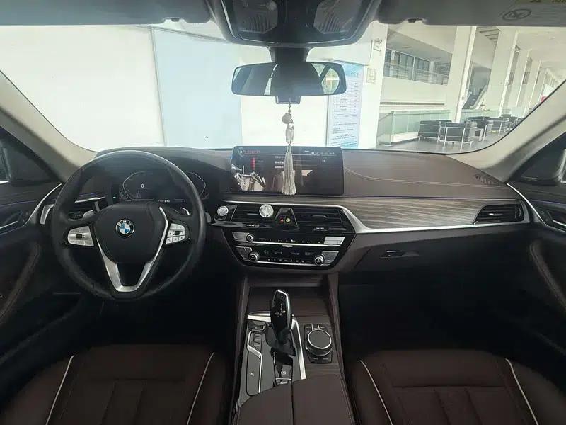 2021 BMW 5 Series 530Li Executive Luxury Package — миниатюра 23
